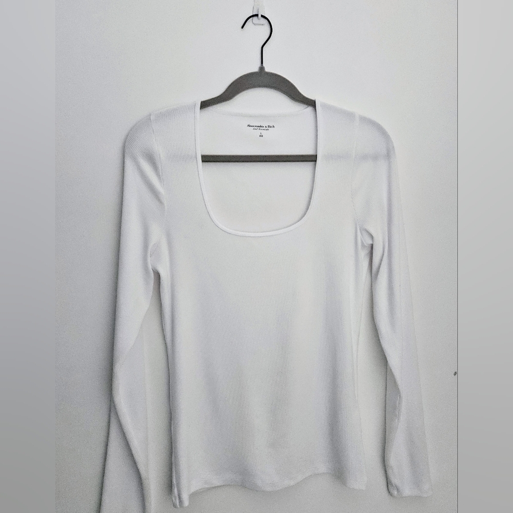 ABERCROMBIE RIBBED LONG SLEEVE WHITE TOP SIZE L